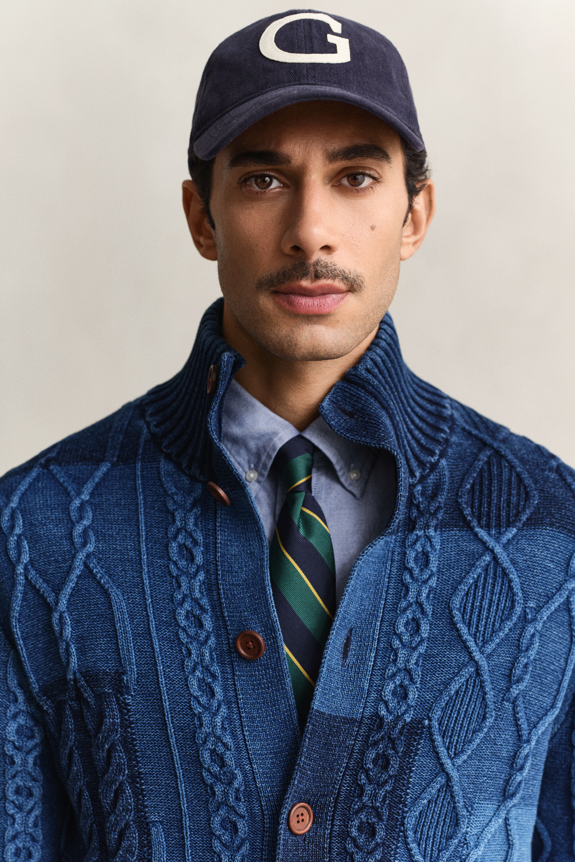 Patchwork Strickjacke mit Zopfmuster