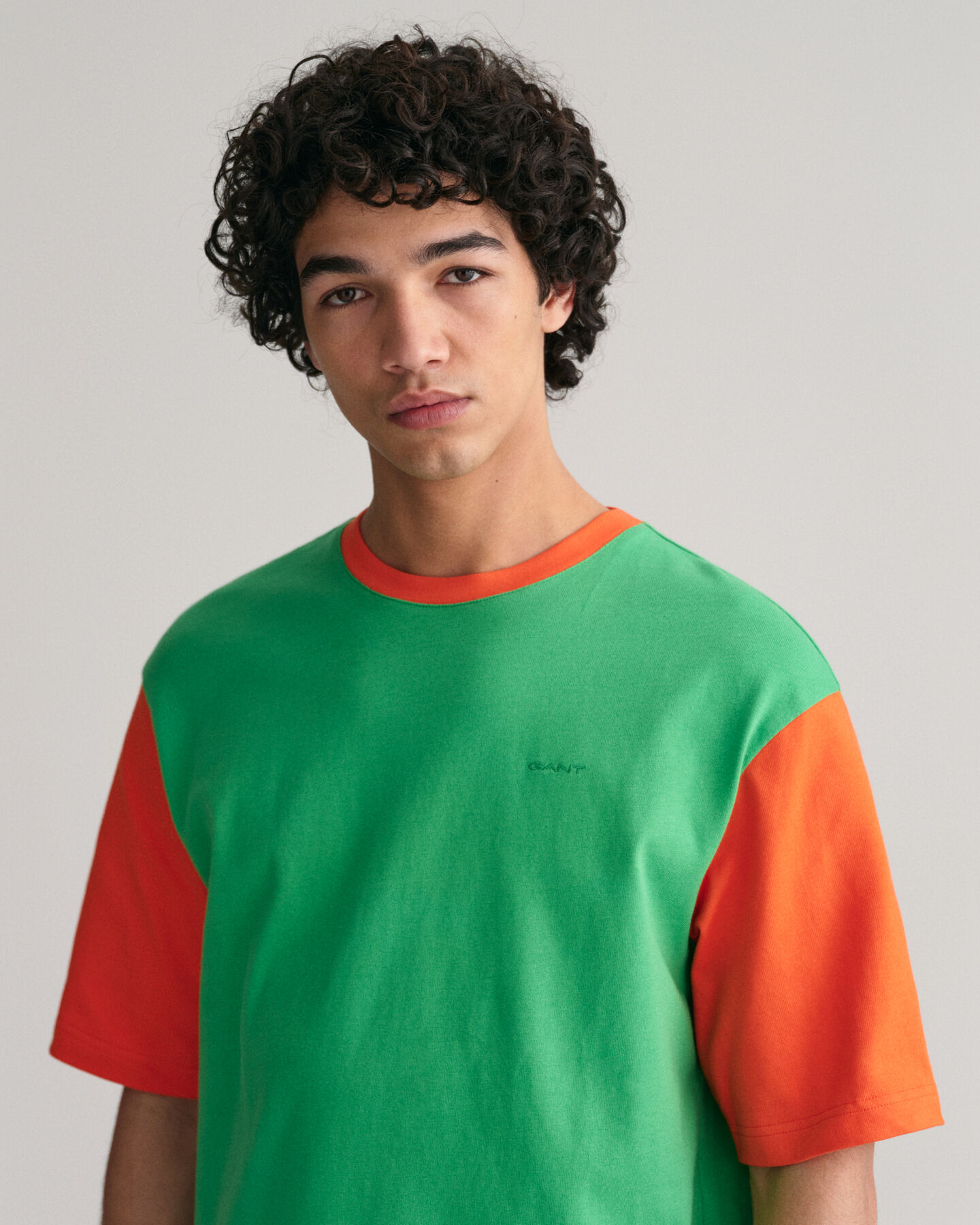 T-Shirt mit Kontrast&auml;rmeln