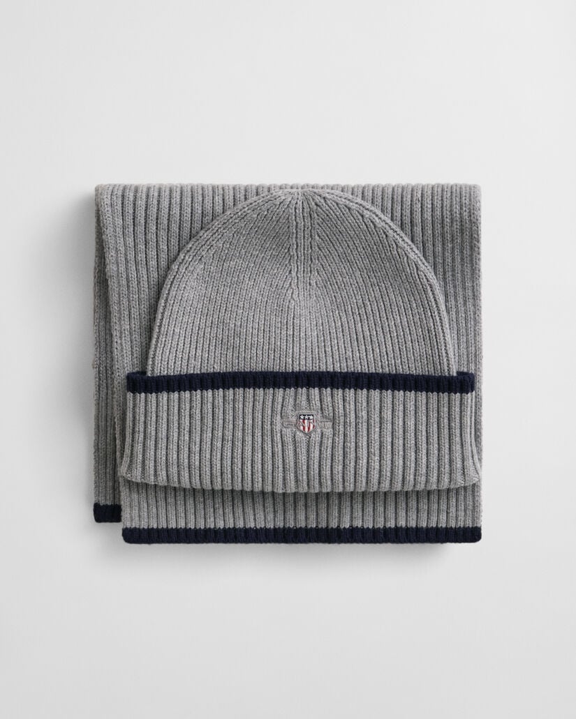 Essential Beanie und Schal im Geschenkset