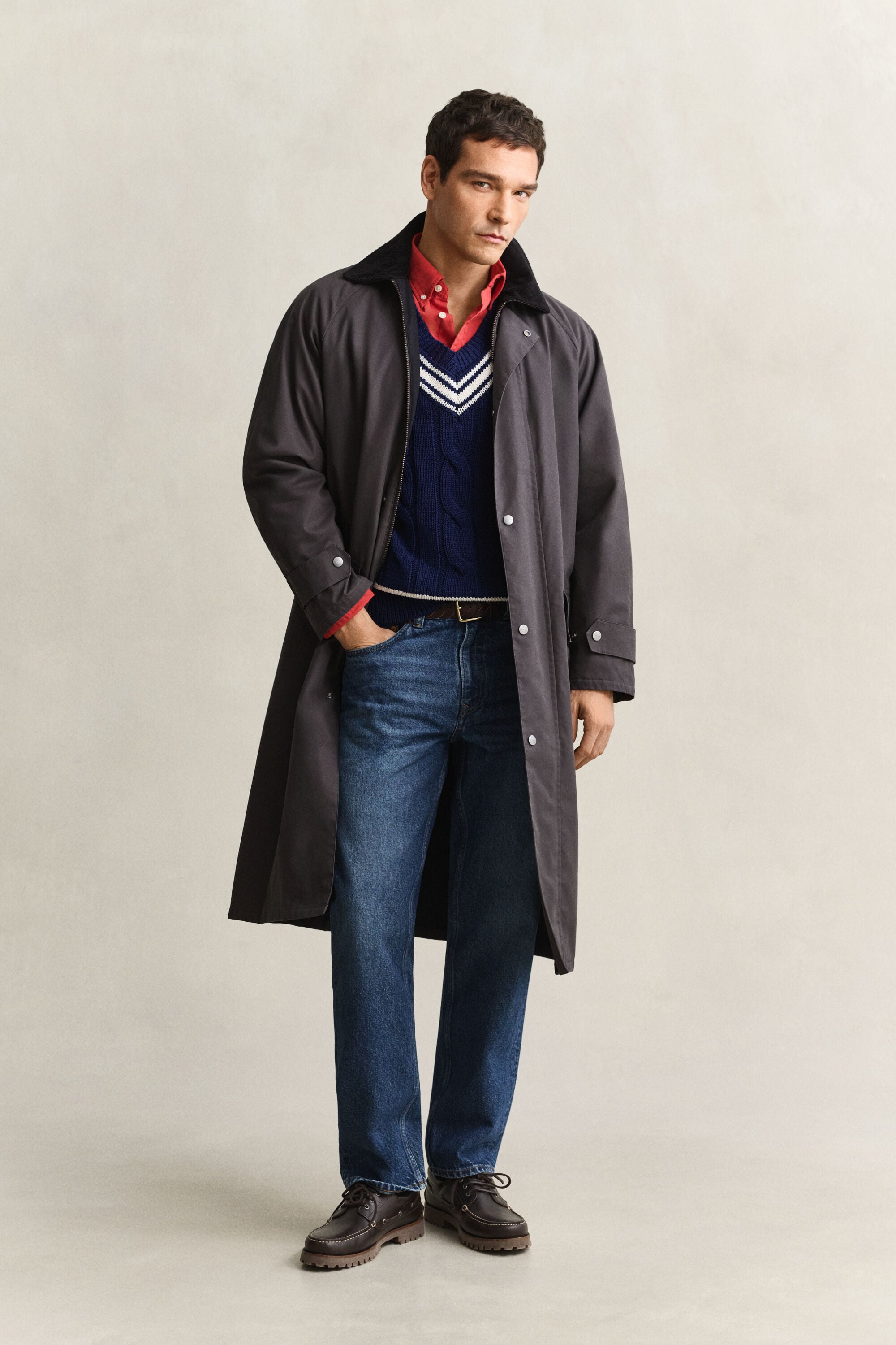 V-Neck Pullover mit Zopfmuster