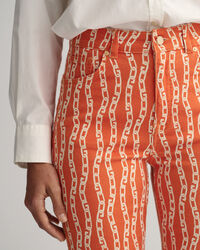 Verk&uuml;rzte Jeans mit Kettenprint