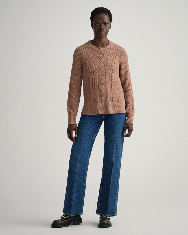 Rundhalspullover mit Zopfmuster