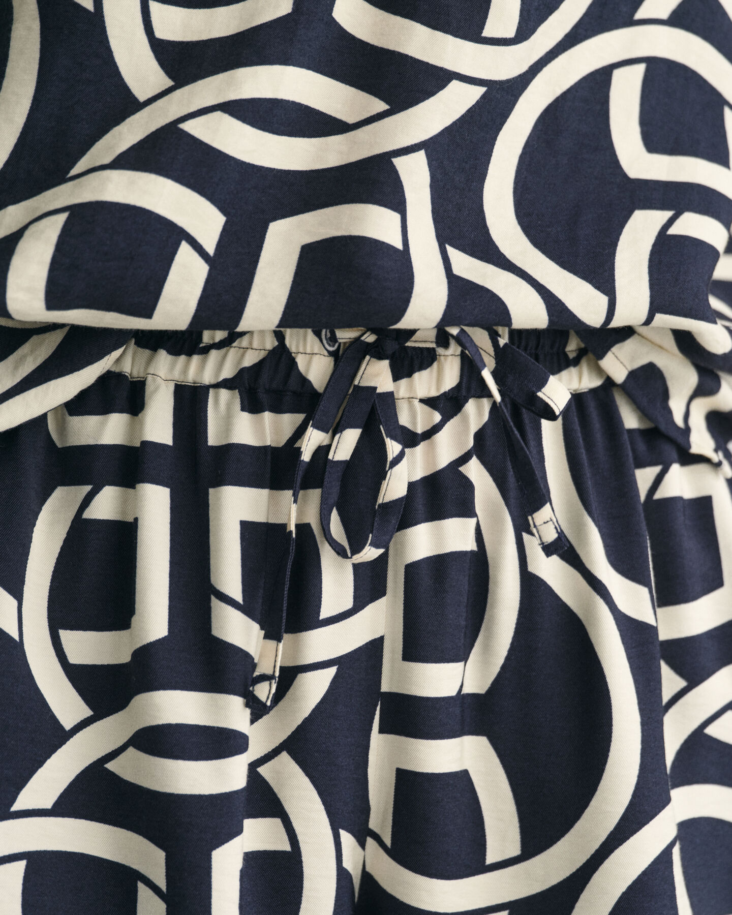 Relaxed Fit Monogram Pull-On Shorts mit Print