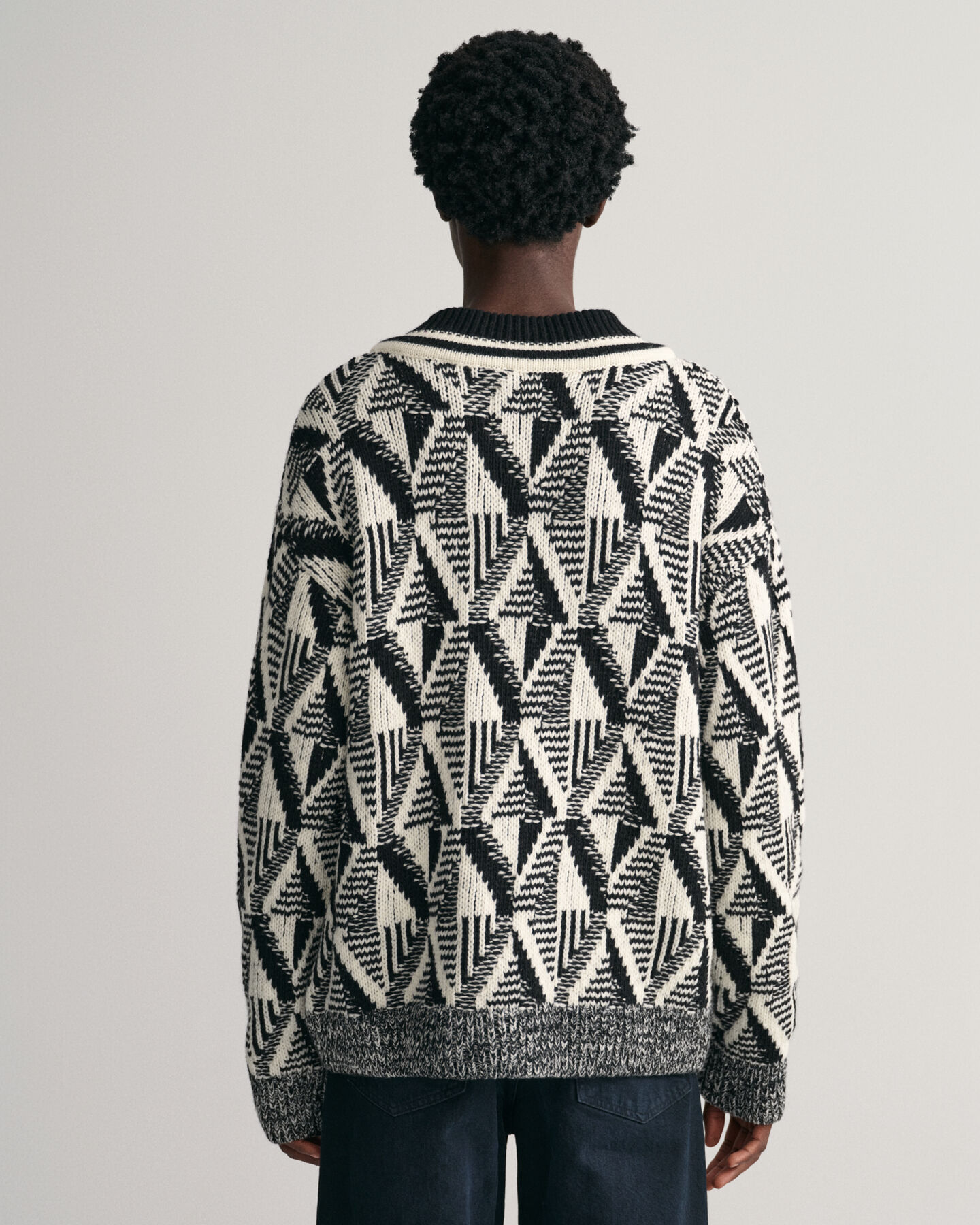 Geometric V-Neck Pullover mit Muster