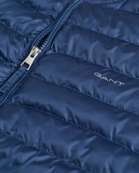 Leichte Steppweste im Bomberstil