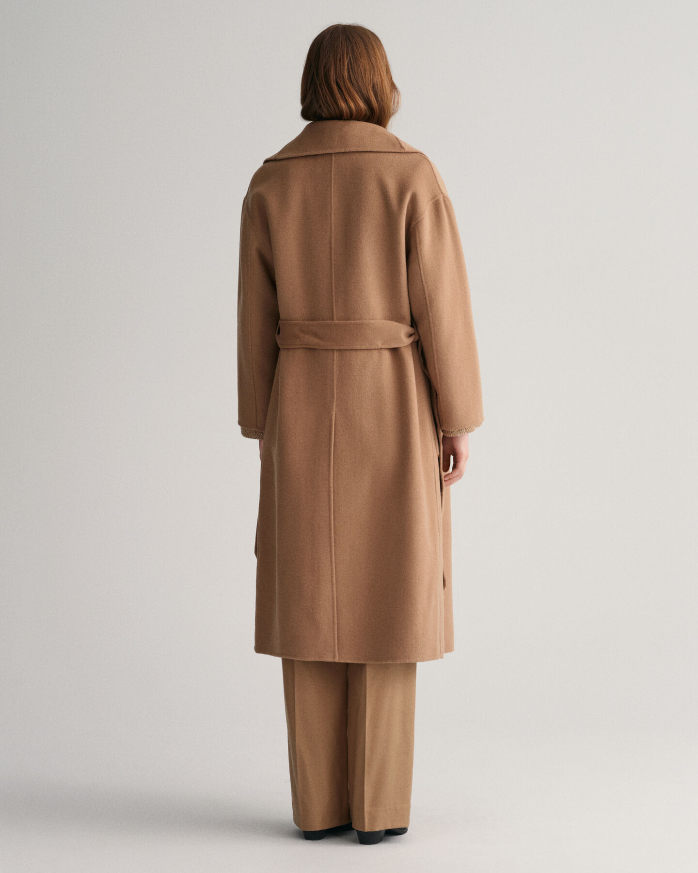 Handgenähter Mantel mit Gürtel