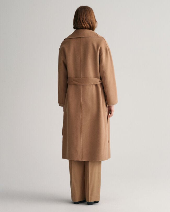 Handgenähter Mantel mit Gürtel