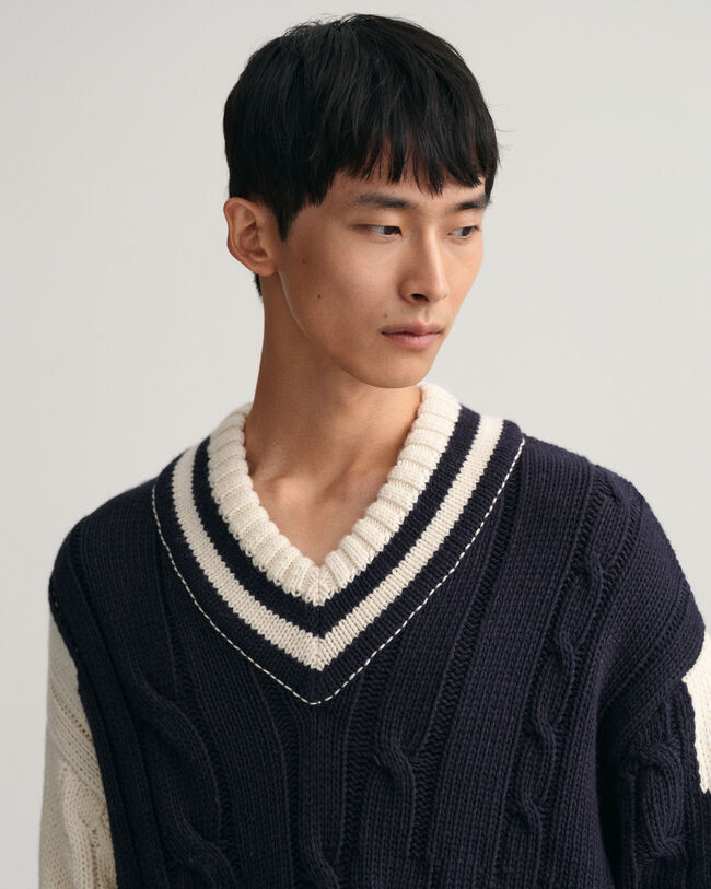 V-Neck Pullover mit Intarsienstrickerei