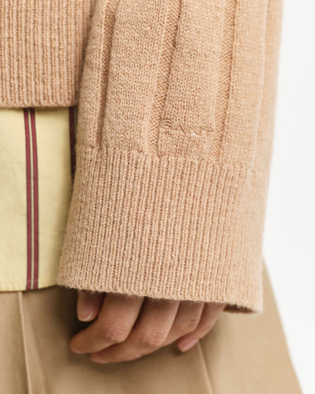 Breit gerippter V-Neck Wollpullover