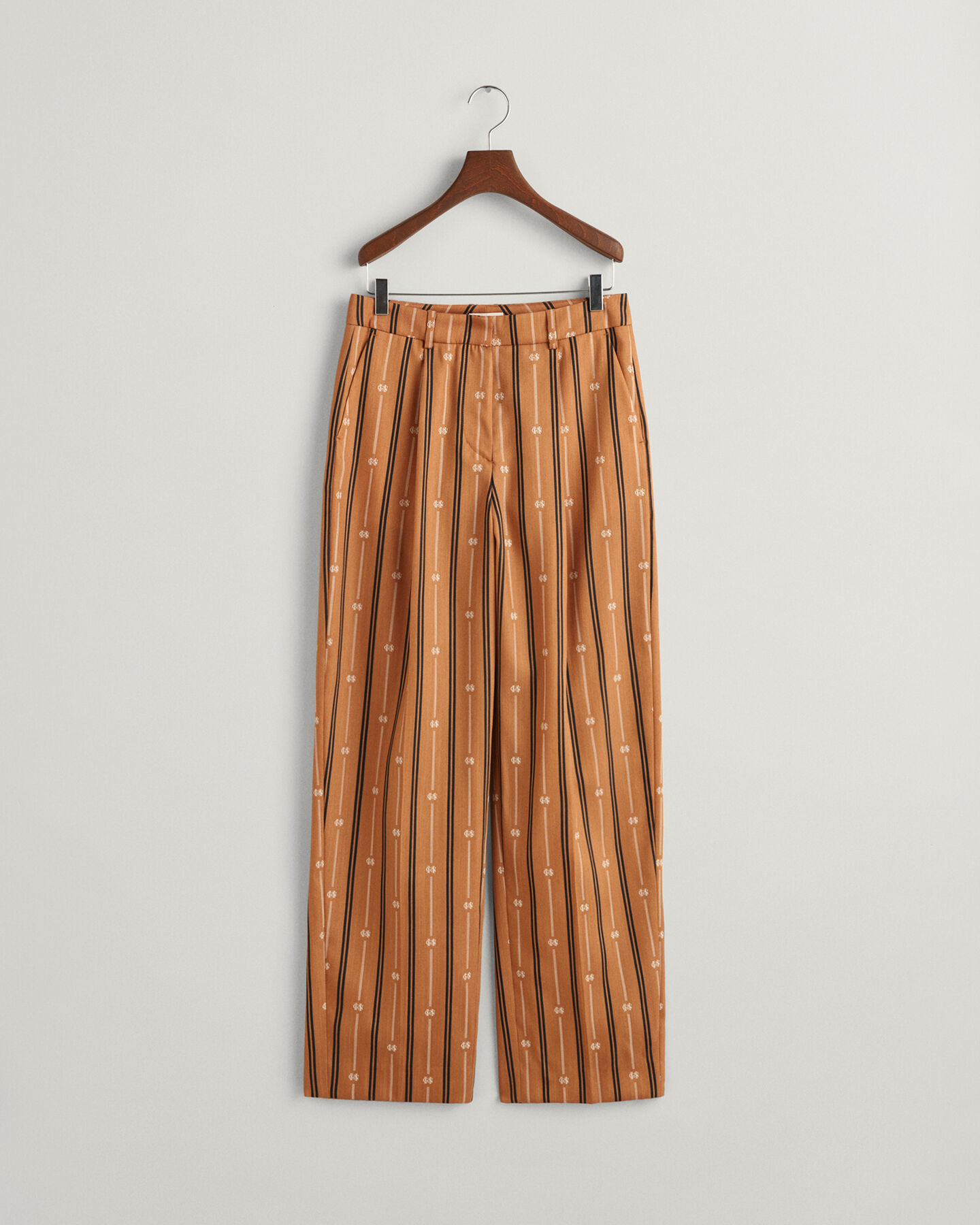 Relaxed Fit Monogram Hose mit Streifen