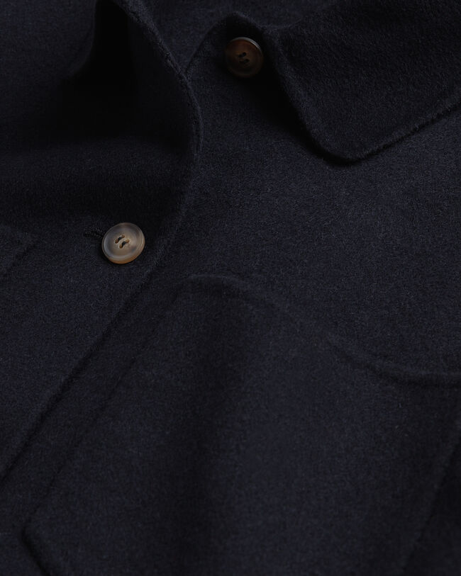 Handbestickte Hemdjacke