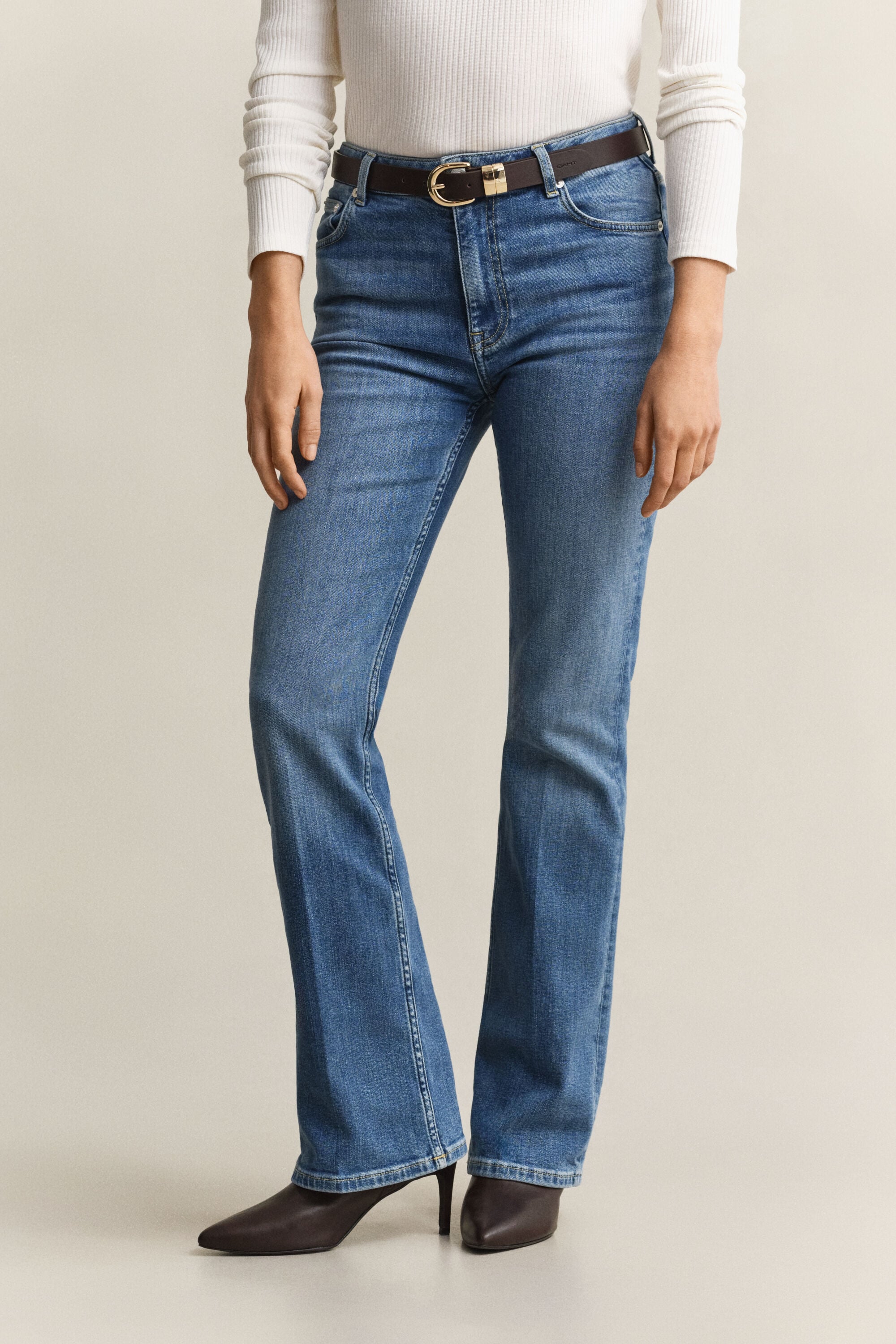 Ausgestellte Slim Fit Stretch-Jeans