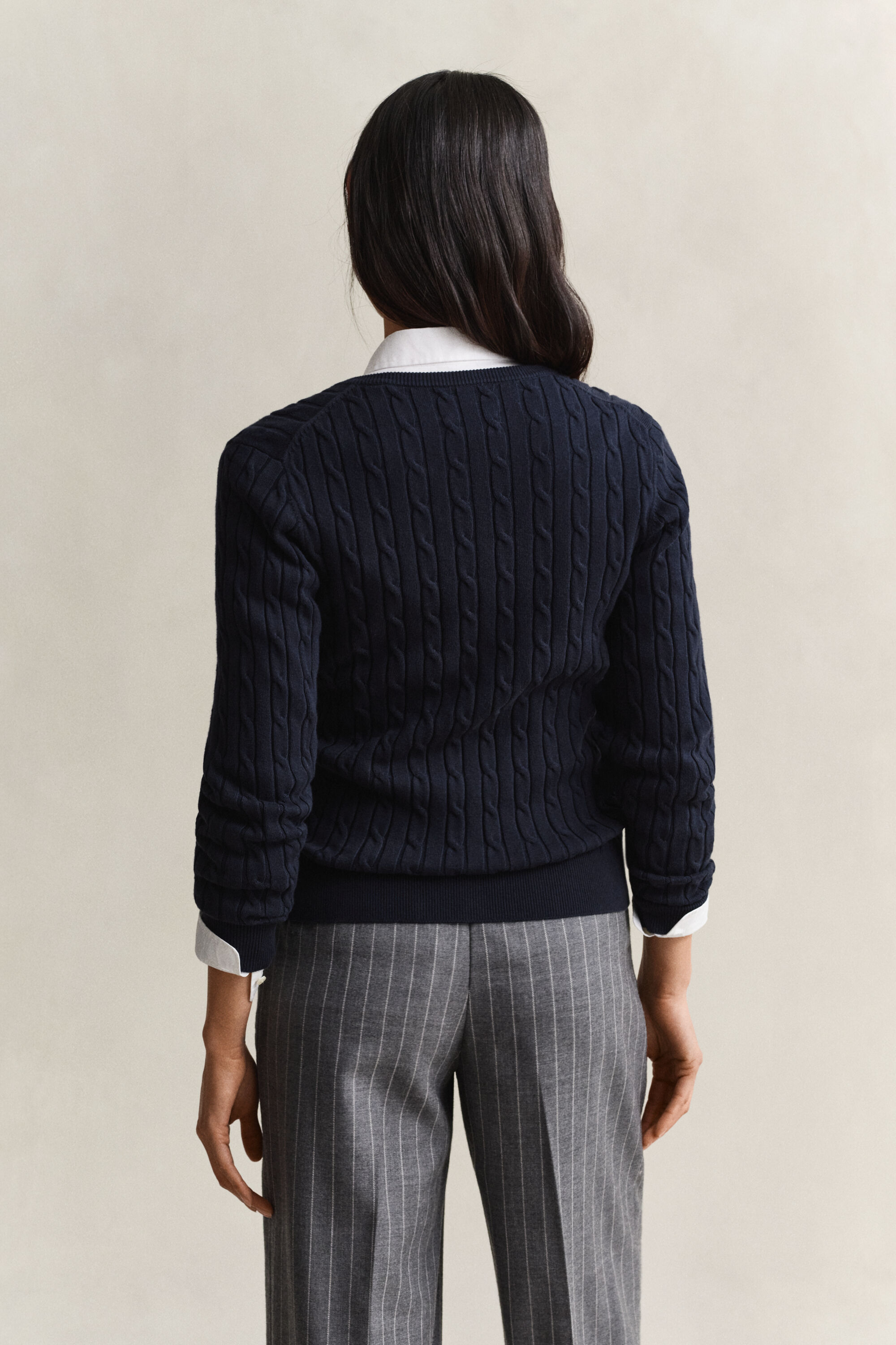 Strickjacke aus Stretch-Baumwolle mit Zopfmuster