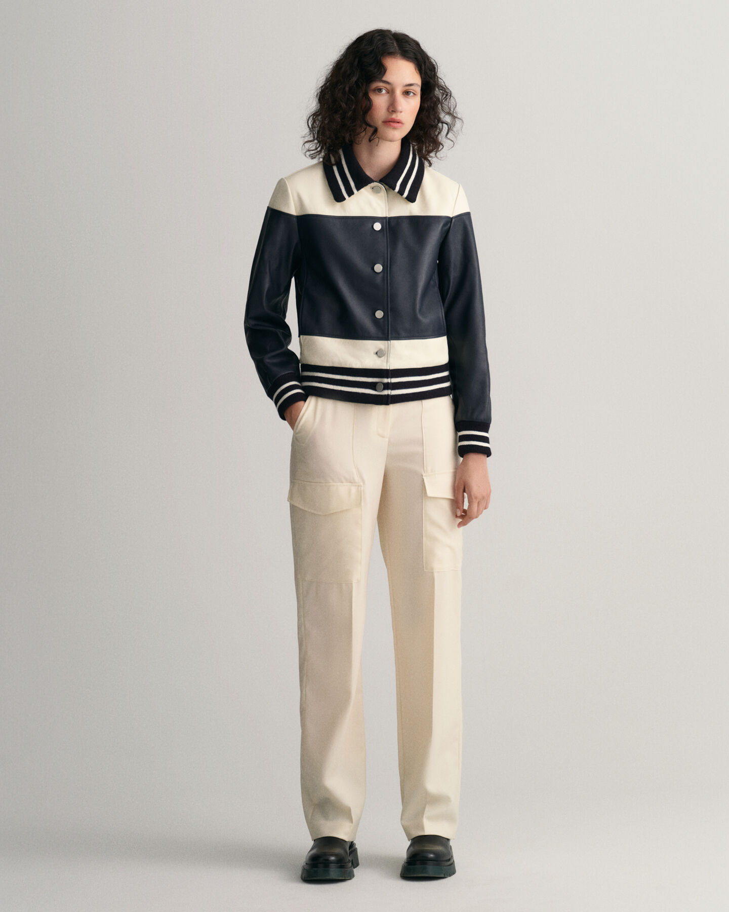 Lederjacke im Blockfarbendesign