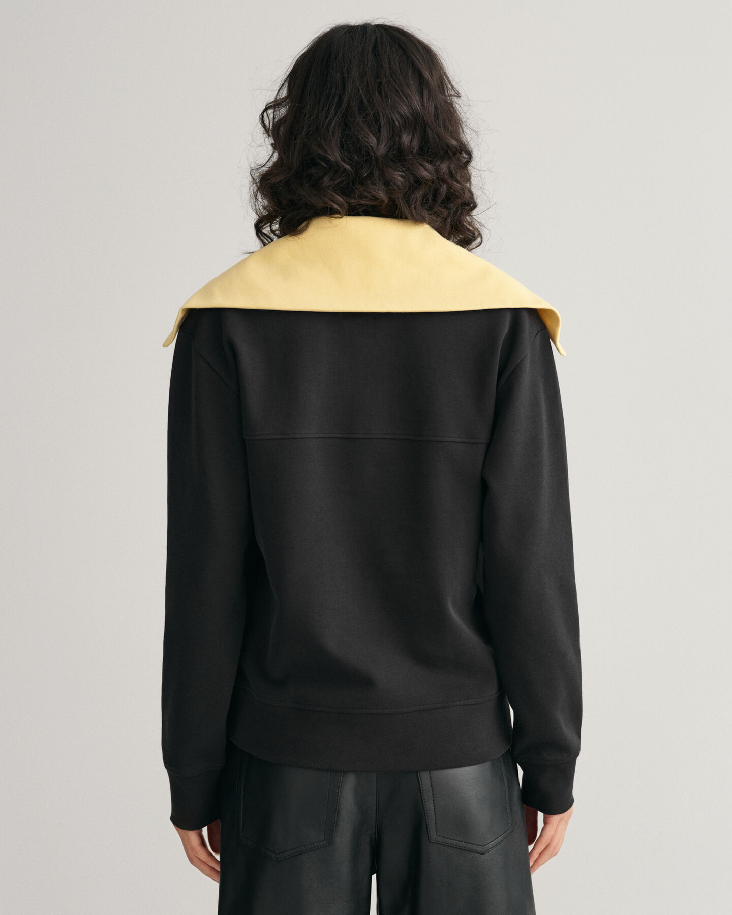 Sweatshirt mit halblangem Rei&szlig;verschluss im Blockfarbendesign