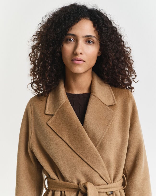 Handgenähter Mantel mit Gürtel