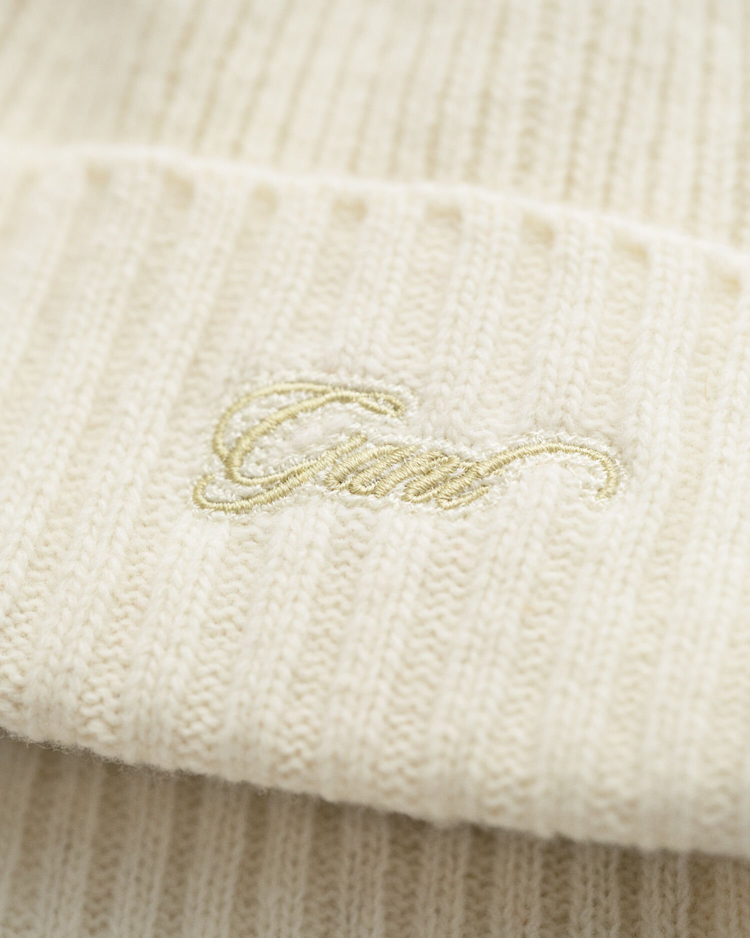 Script Beanie und Schal im Geschenkset