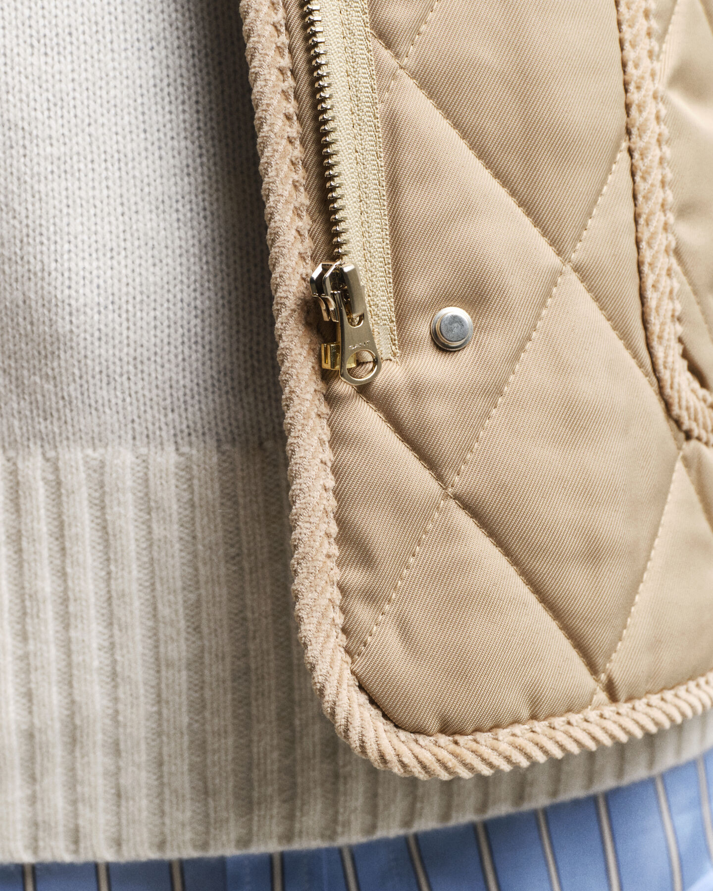 Steppweste mit Corddetails