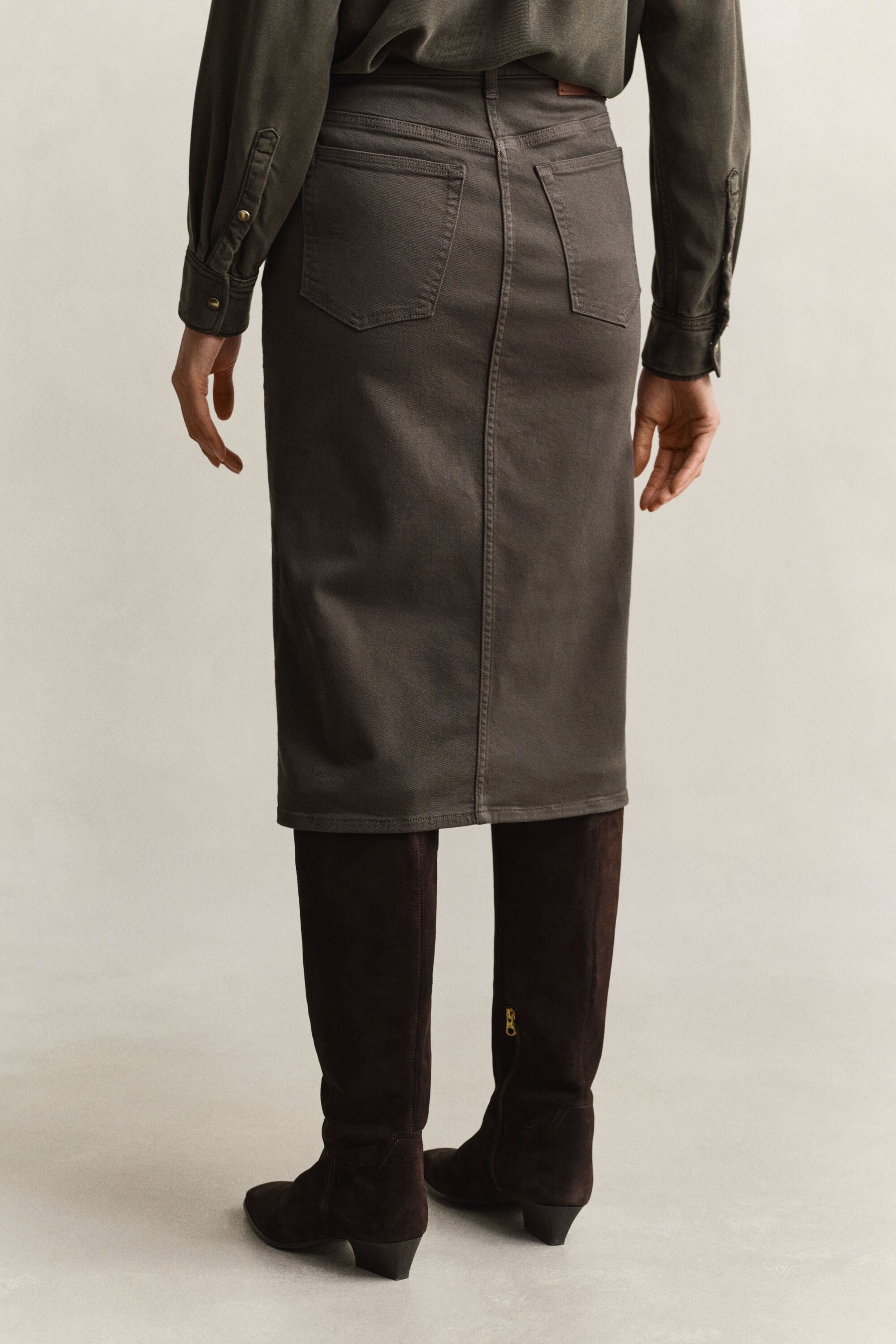 Farbiger Bleistiftrock aus Twill