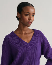 Gerippter V-Neck Wollpullover