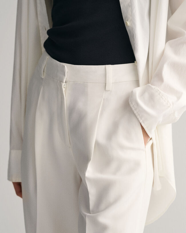 Relaxed Fit Shorts mit Bundfalten