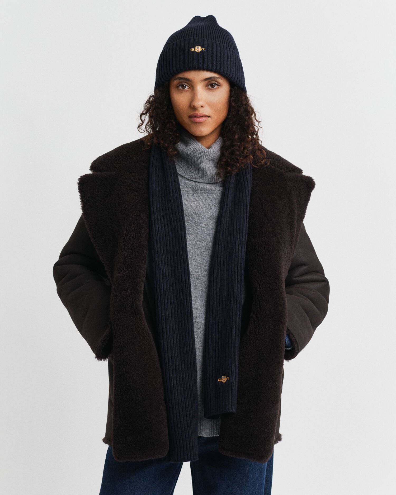 Shield Beanie & Schal Geschenkset