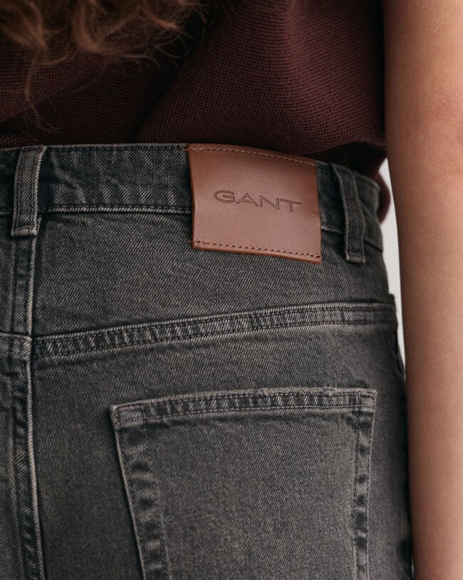 Verkürzte Jeans mit geradem Bein