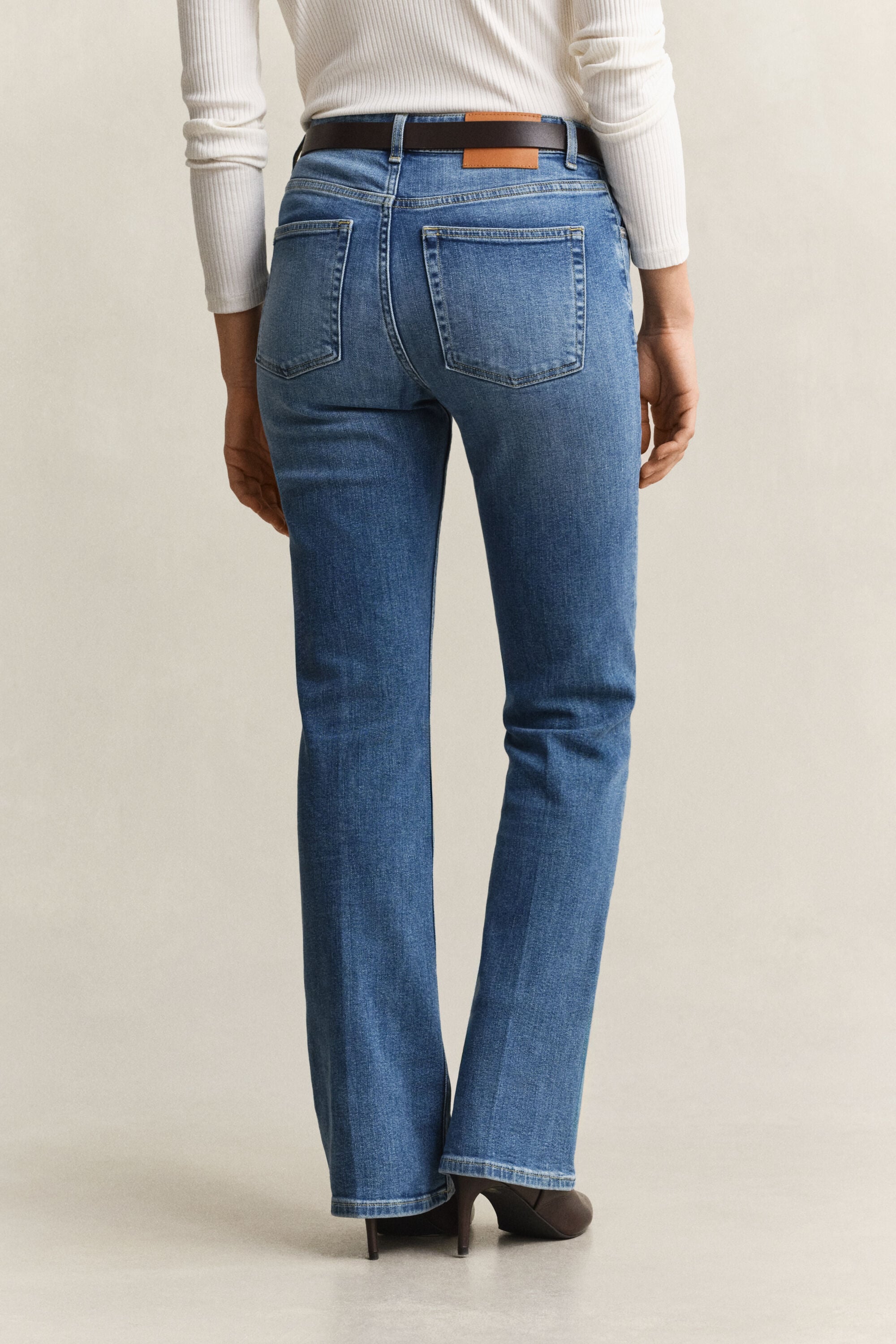 Ausgestellte Slim Fit Stretch-Jeans