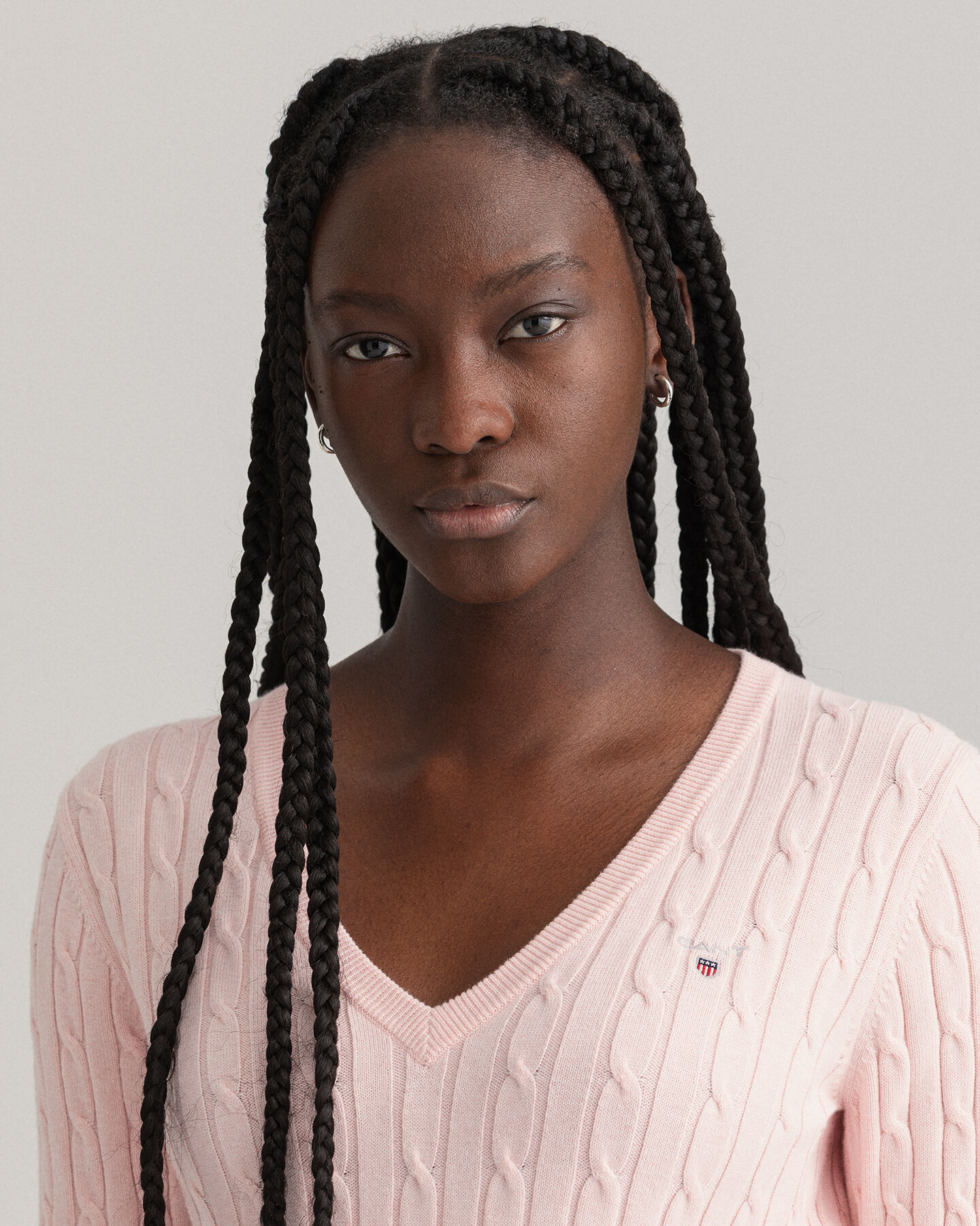 V-Neck Pullover aus Stretch-Baumwolle mit Zopfmuster