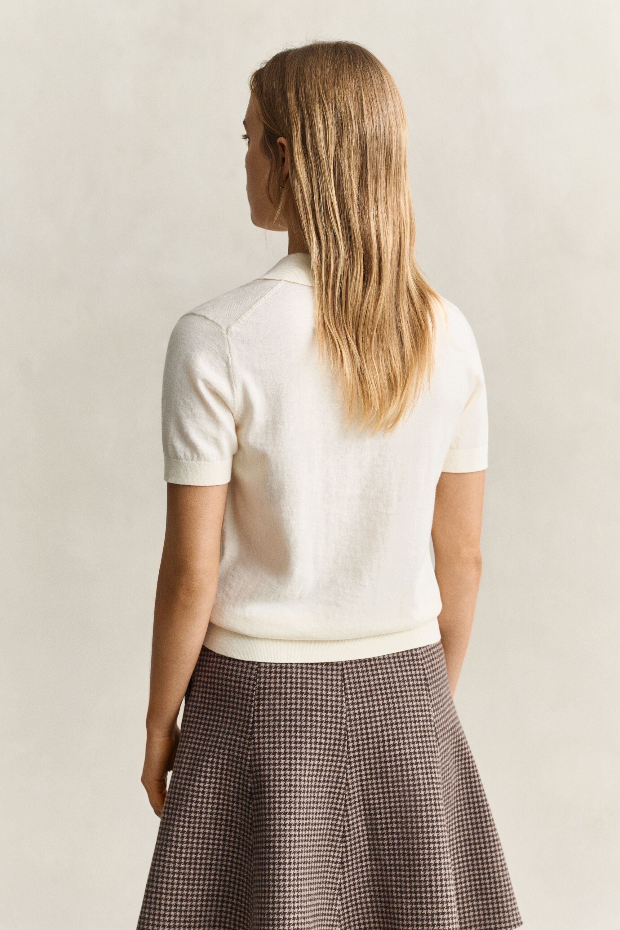 Leichter gestrickter Polopullover