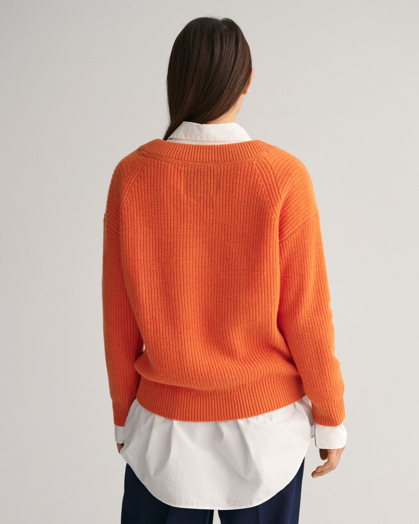 Gerippter V-Neck Wollpullover
