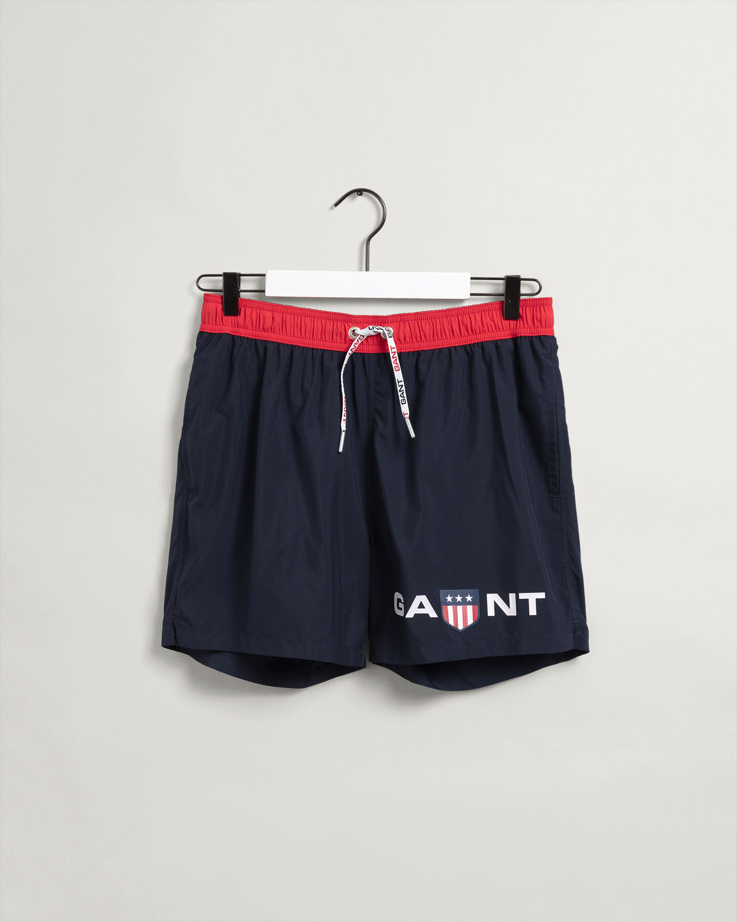 Classic Fit Retro Shield Badeshorts