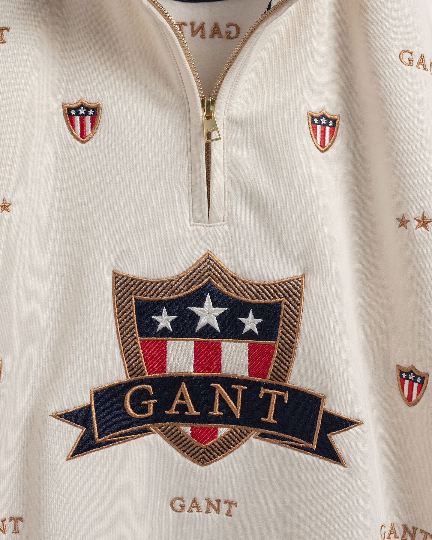 Teens Banner Shield Sweatshirt mit Rei&szlig;verschlusskragen