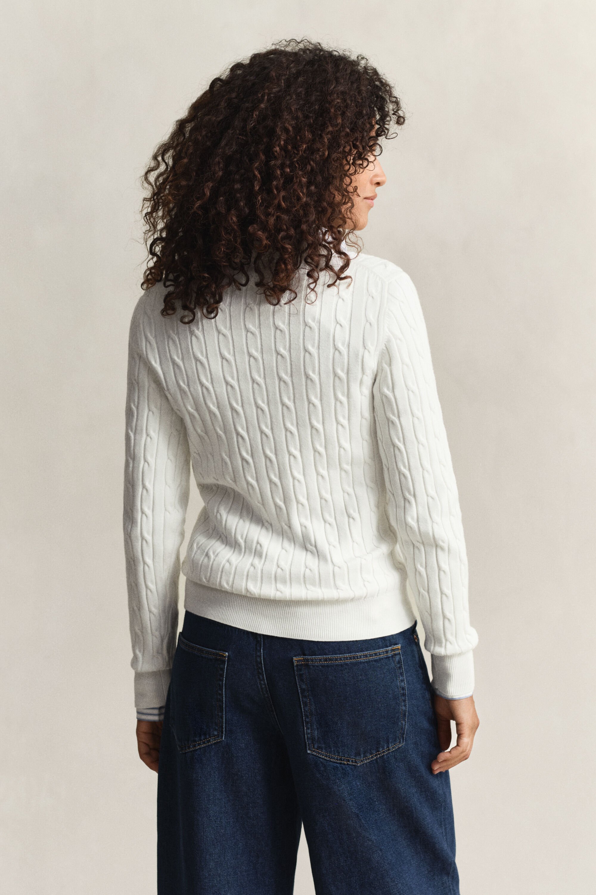 V-Neck Pullover mit Zopfmuster