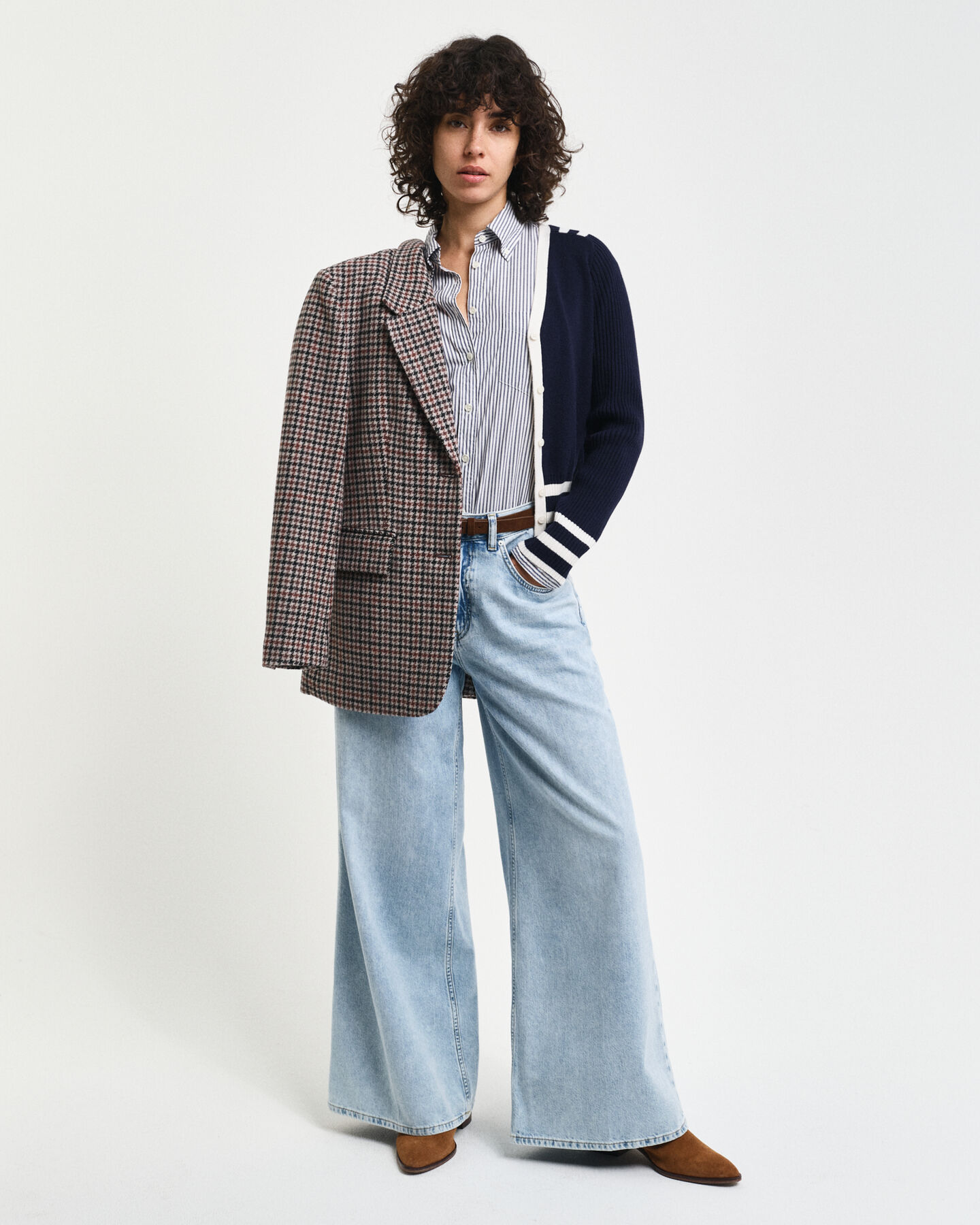 V-Neck Strickjacke mit Kontrastdetail