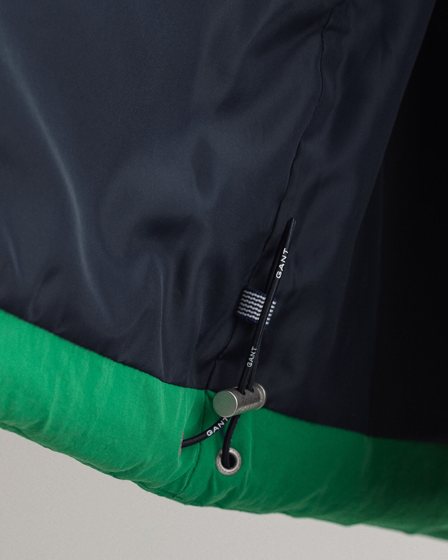 Steppweste im Blockfarbendesign