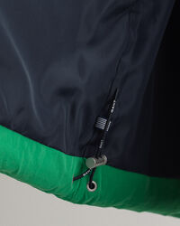 Steppweste im Blockfarbendesign