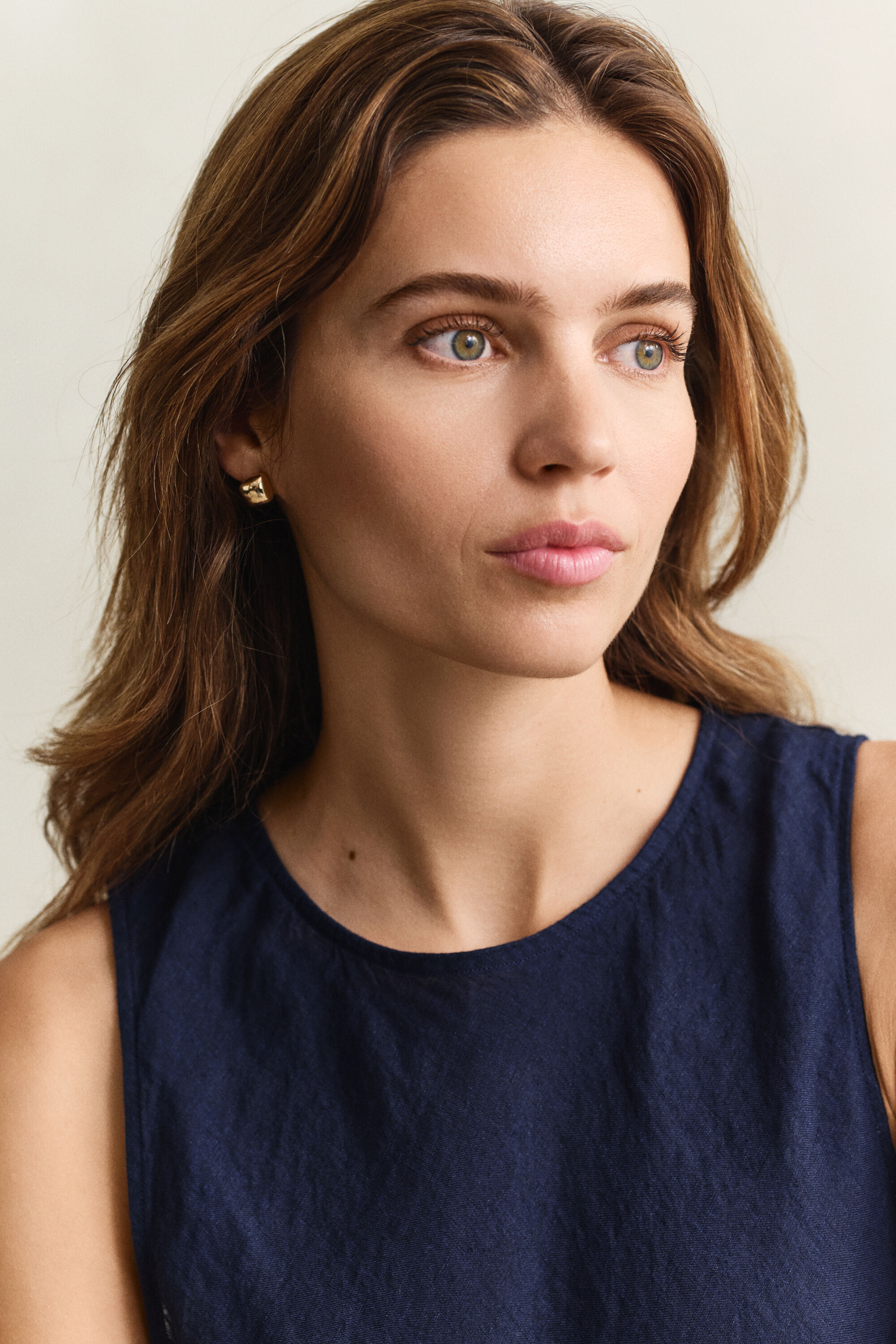 Schräg geschnittenes Midikleid aus Leinen