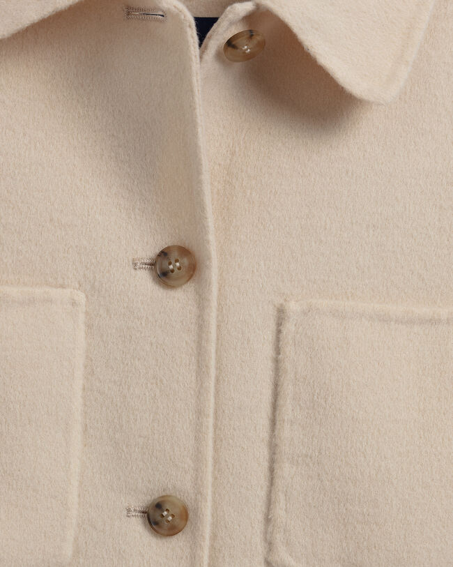 Handbestickte Hemdjacke