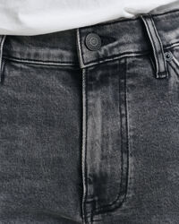 Slim Fit Jeans mit schwarzer Waschung