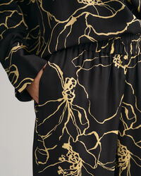 Line Drawing Pull-On Hose