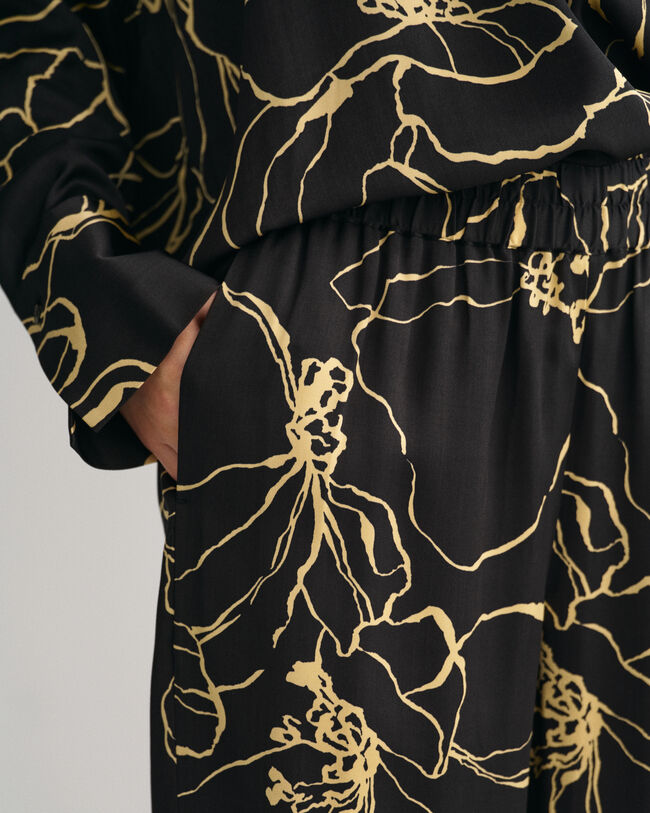 Line Drawing Pull-On Hose