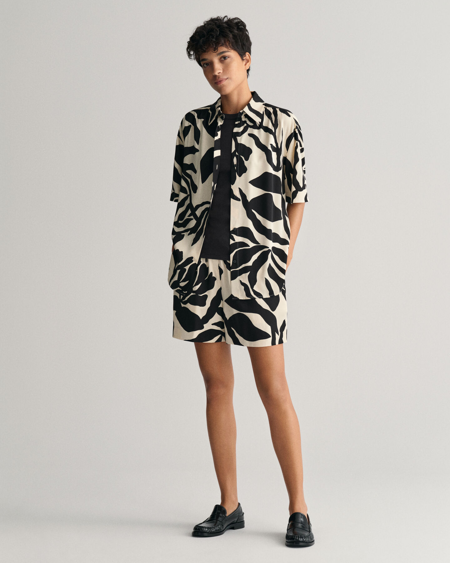 Relaxed Fit Palm Print Pull-On Shorts