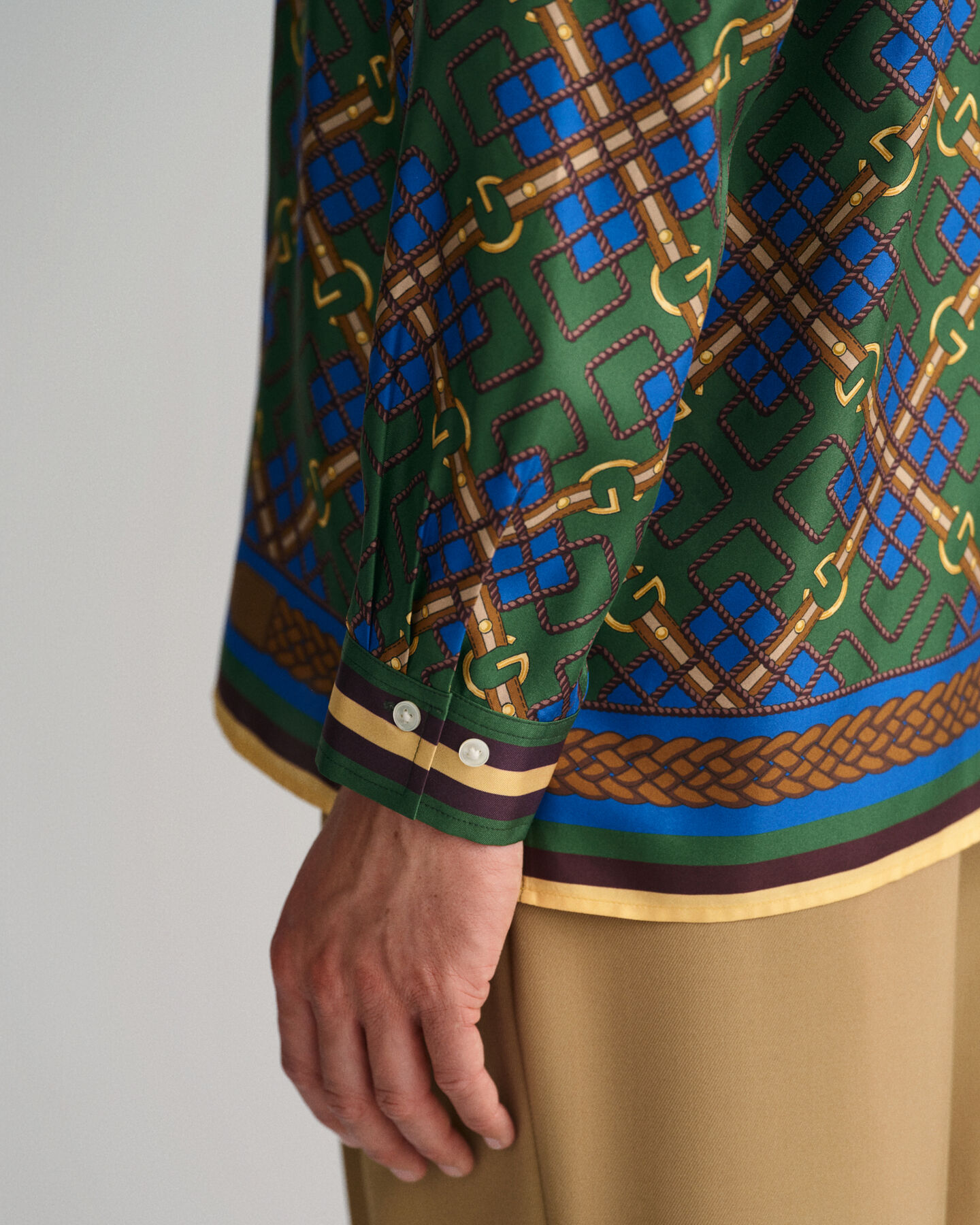 Relaxed Fit Medallion Seidenhemd