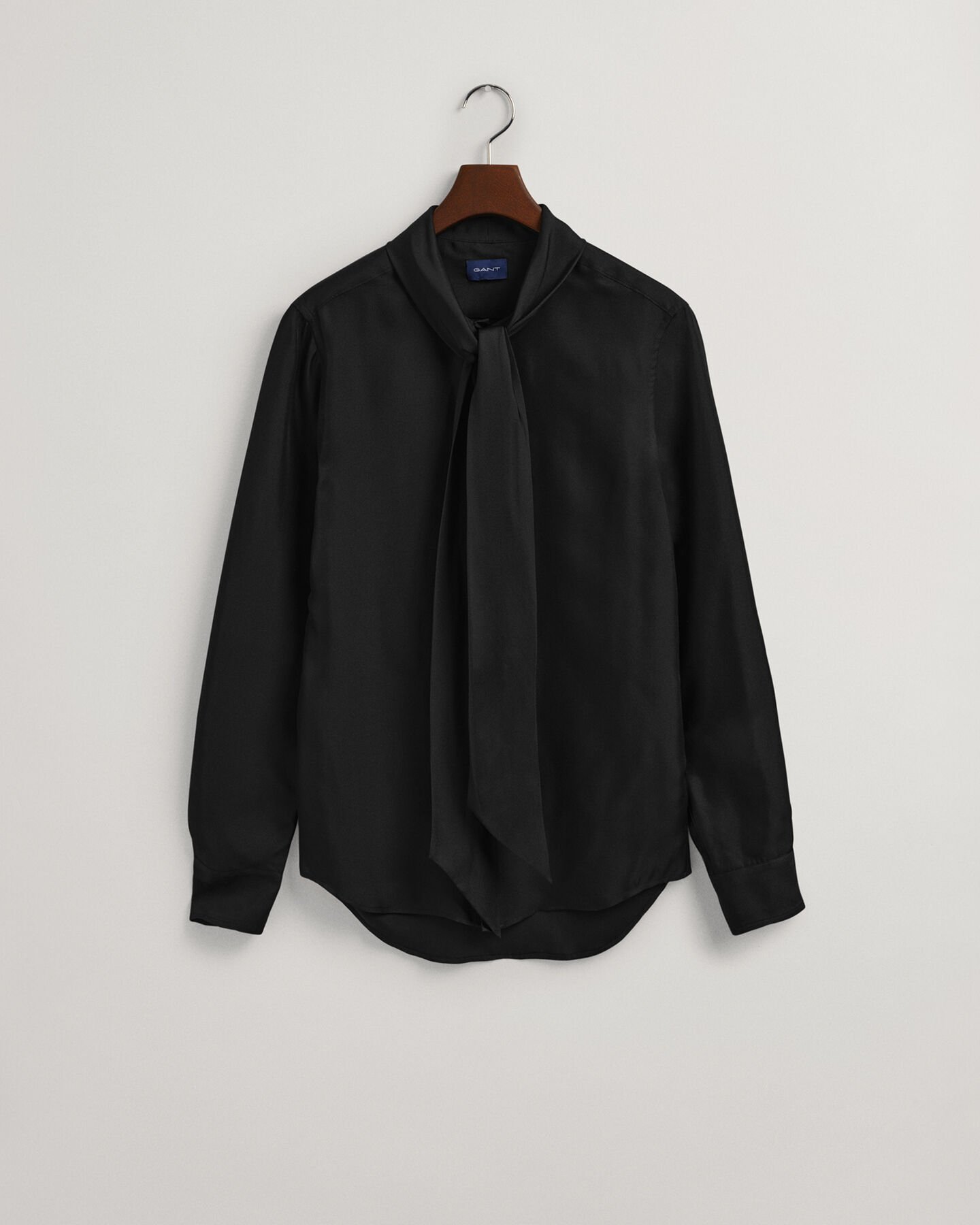 Slim Fit Einfarbiges Hemd mit Schluppe