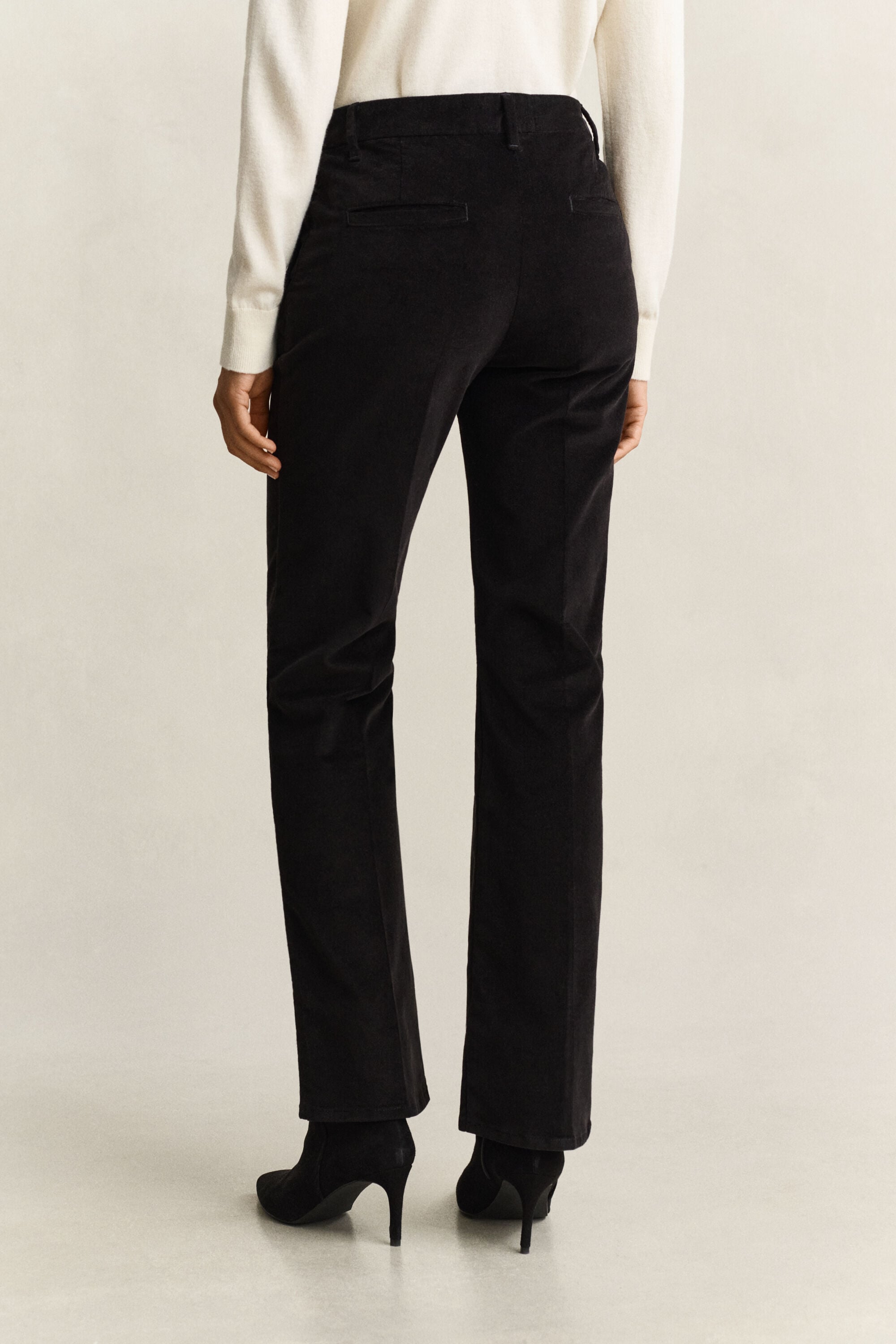 Ausgestellte Samthose