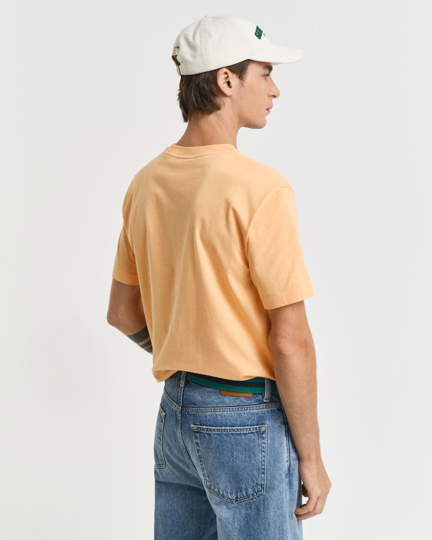 T-Shirt mit kleiner Grafik