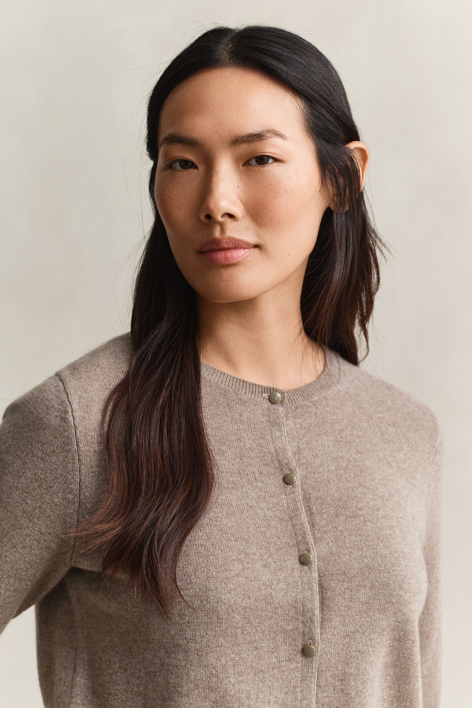 Kurzärmlige Strickjacke mit Kaschmiranteil