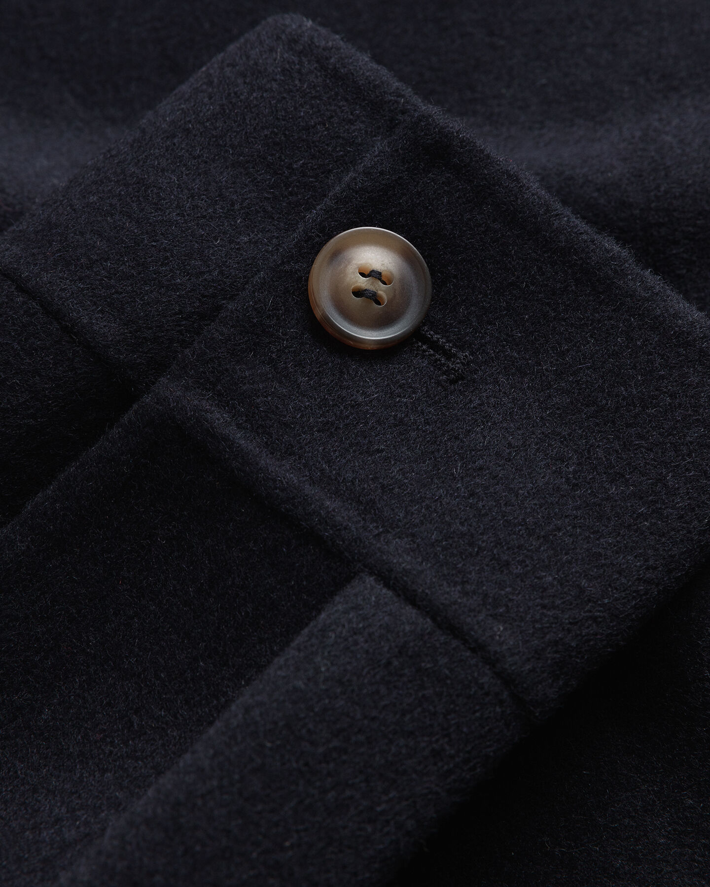 Handbestickte Hemdjacke