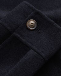 Handbestickte Hemdjacke